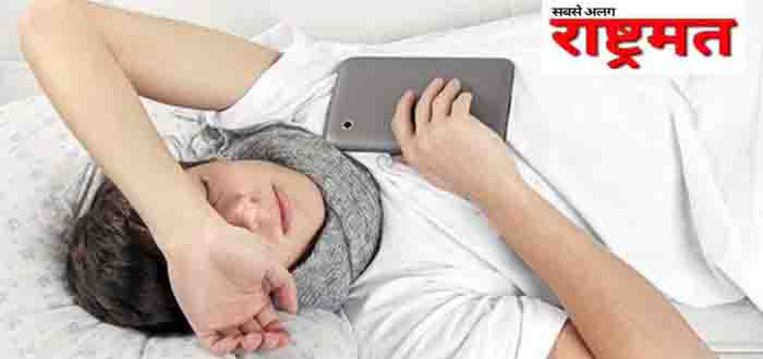the-phone-on-the-chest-will-weaken-the-heart