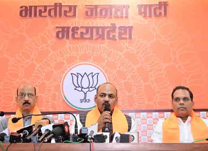 Congress leaders capture waqf