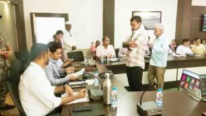 Complaint with collector,21 are working,wages are becoming 75