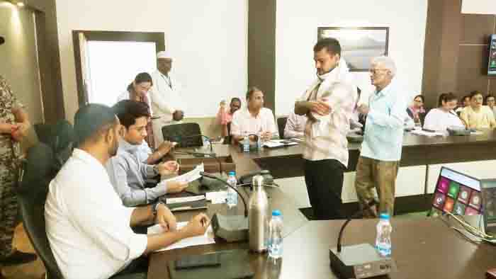 Complaint with collector,21 are working,wages are becoming 75