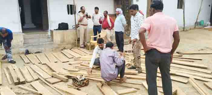 68 snake lamps of teak seized