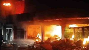 12 Shop burnt to ashes due to horrific fire in chhatarpur