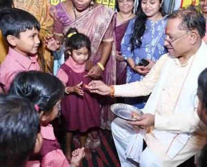 CM distributed toffee to children in anganwadi
