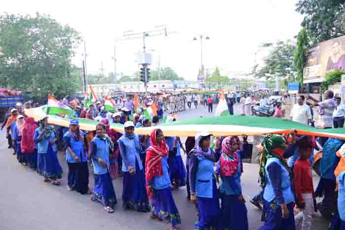 Bharat mata ki jai,echoed in every district,the tiranga waved in every village