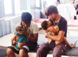 Father fed the daughters to feed samosa and eat poison and ate himself