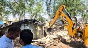 A hundred house were broken again in nirala nagar