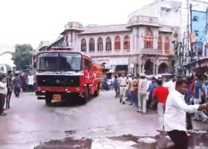 17 including 8 children,killd in a bulding near charminar