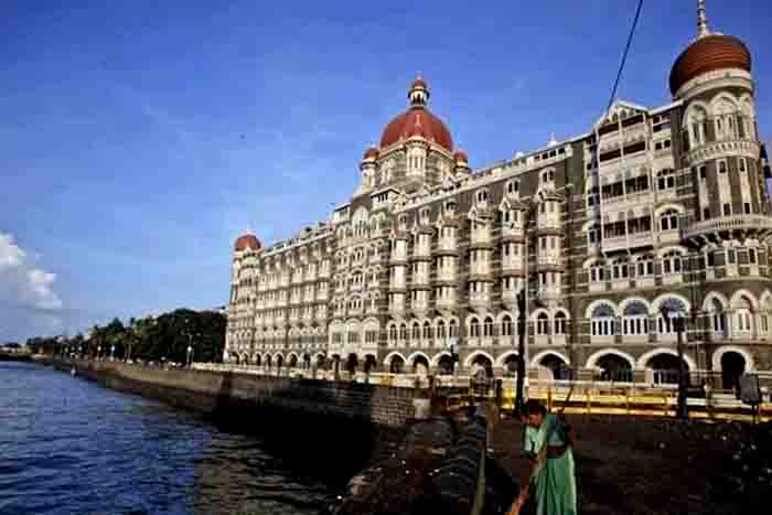 Mumbai airport and taj palace hotal threatened to fly with bom