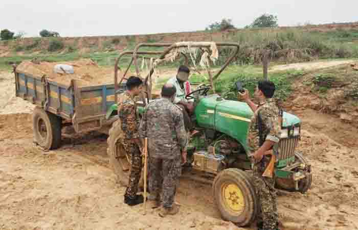 One caught while transporting ilegal sand