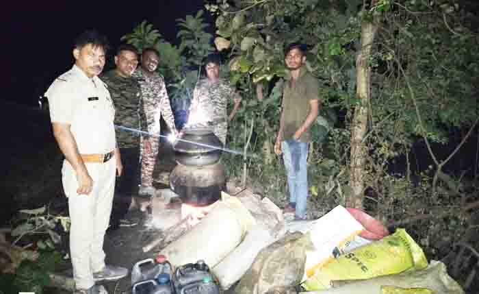 80 Litters of illicit liquor seized, accused absconding