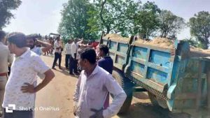 Three tractor sezed driver arrested for illegal sand,malik absconding