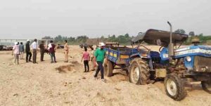 11 tractors seized illegal mining and transporting