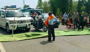 Farmers jammed by laying mat for compensation of unirrigated land
