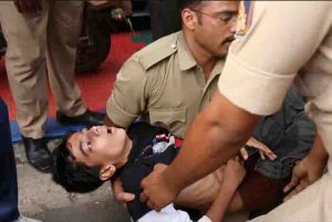 Bangalore stampede, 8 officers including police commmissioner suspended