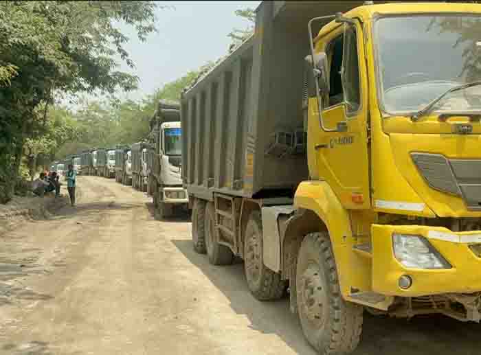 Villagers upset due to blowing ash in korba,mine stopped, demand for work shutdown