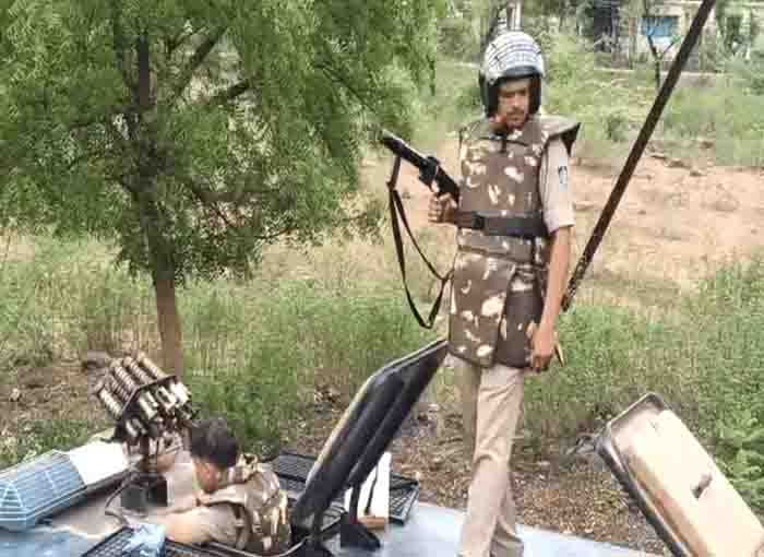 Tear gas shells were fired on students of nsui going to surround the university