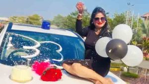 DSP wife sitting on the bonnet of a blu light car,fork cake,fir lodged
