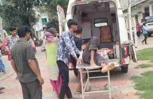 Madhfira aashiq escaped four pepole with knife
