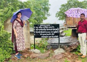 Tourists do not go in to deep water to make real