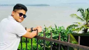 Businessman shashank did sucide by tying a scarf with a fan