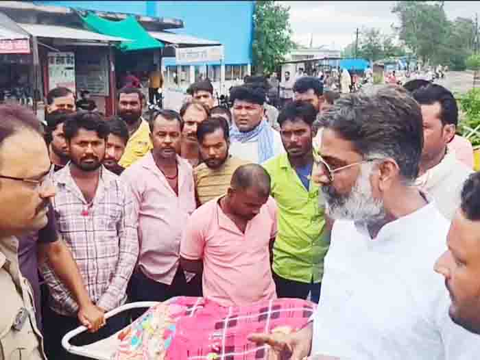 Yoyth dies to current of 11 kv line