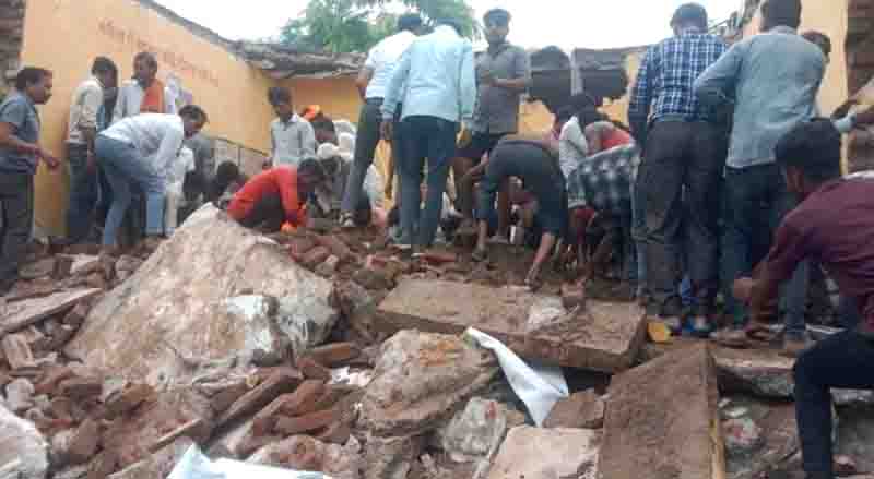 School roof falls in rajasthan,10 children killd,28 injured