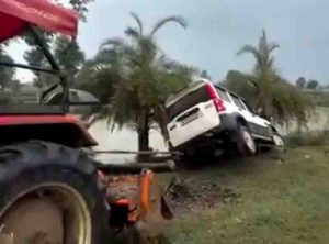 Scorpio cverturned in balaghat in the process of making reel, narrowly survived