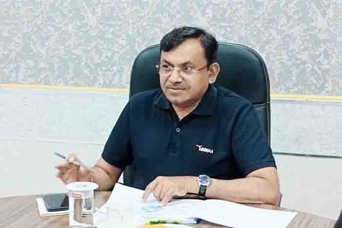 Report every week of laying pipeline in group tap water scheme