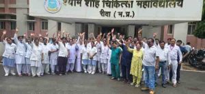 Deputy cms silences is saving dr ashraf,nursing students surrounded dean