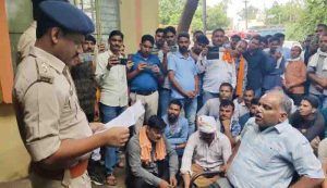 Fir on bjp leader on congress threat,slapped BEO