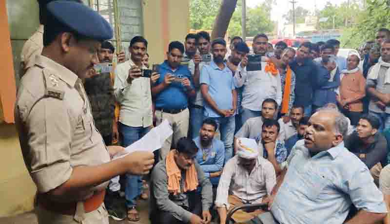 Fir on bjp leader on congress threat,slapped BEO