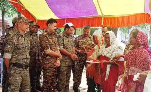 Bag women tied rakhi to women security forces