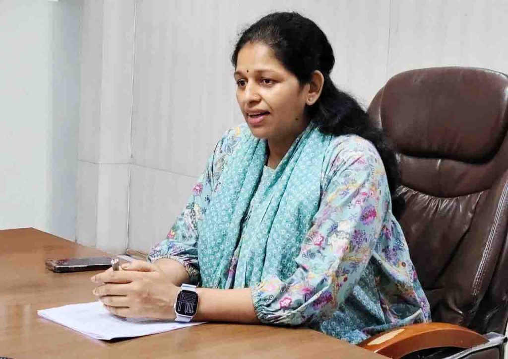 Collector issued explain notices to the CEO of five janpad