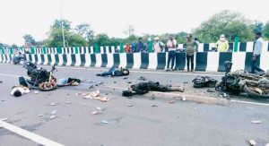Two bikes collided on highway in balaghat, three killd,one continues to be treated