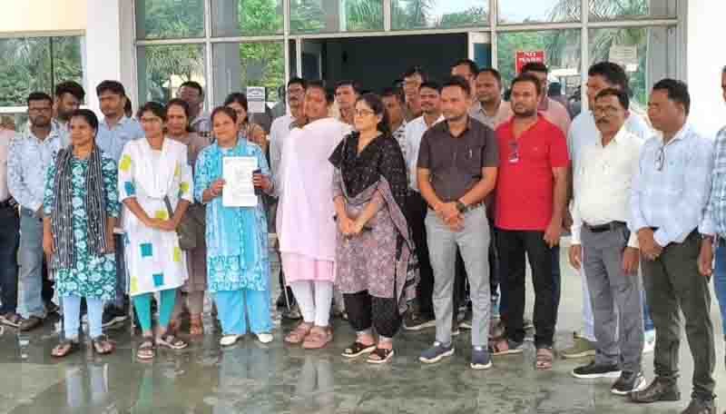 Subcontractors indefinite strike on 8point demands