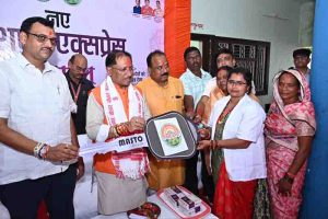 E -rickshaw gifts to vihaans 12 didiyon