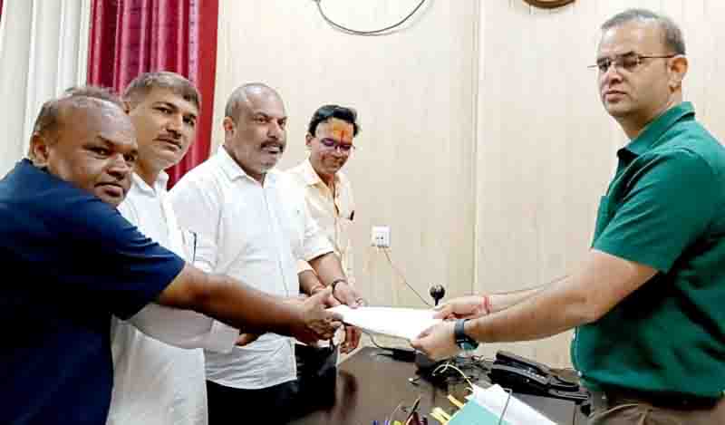 Forgery of creator officers sold the charnoyi land of 200 crores- congress