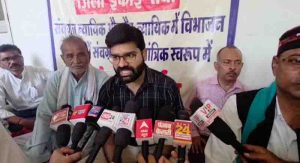 Tehsildar-naib tehsildar continue to protest