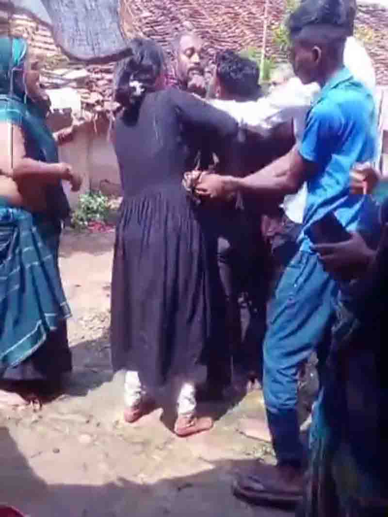 Fight over old enmity ,bloody women reached police station