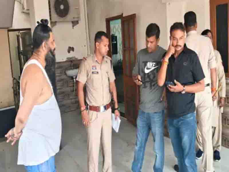 A hundred police raid in raipur