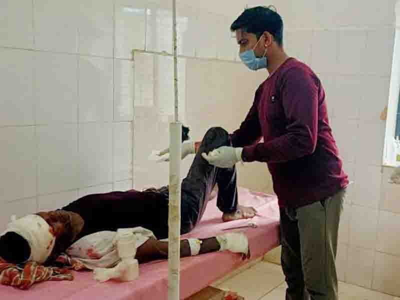 Bear attacked thedeputy sarpanch working in the fild