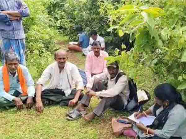 Leopard hunts two cattle in balaghat