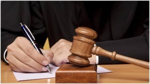 Whether the video is obscene before watching the judge before the decision