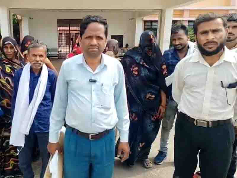 The bullies closed the 100 year old road in mauganj with a cut wire