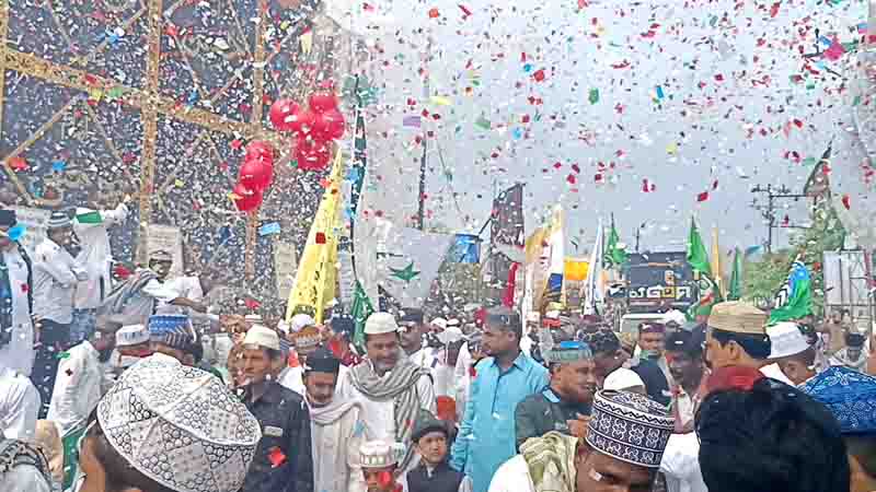 Procession with islamic slogans on eid miladunbi