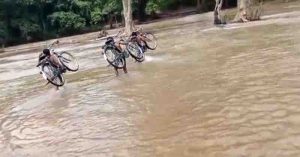 Children reach school after ripping the river